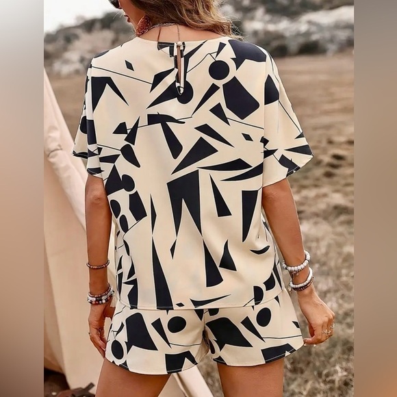 Women’s Geo Print 2PC Casual Shorts Set - Size XL - NWT - Picture 2 of 4